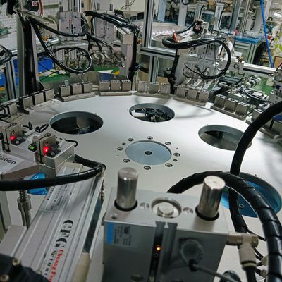 Хорошая цена. Инфузионная капельная сборка Машины настраиваемый поворотный стол Работающий и стабильный онлайн