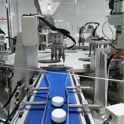 Хорошая цена. Водостойкая колпачка Автоматизированная машина для сборки колпачки с десикантным гелем из силиконового геля, настраиваемая, управляемая ПЛК и управляемая экраном онлайн