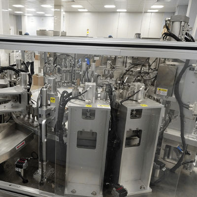 Хорошая цена. High-Speed Euro Cap Assembly Machine with 3600-1400pcs/hr Production and 0.6-0.8MPa Air Pressure for Infusion Caps онлайн