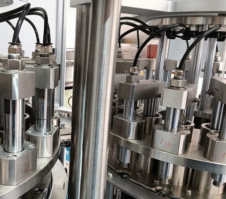 Хорошая цена. Нержавеющая сталь и алюминиевый сплав Euro Cap Assembly Machine For Plastic IV Infusion Products Высокая скорость и квалифицированная скорость онлайн