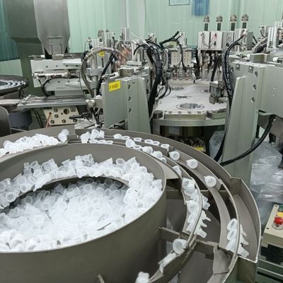 Хорошая цена. Устойчивое давление и гарантированная крышка с сервосвязанной системой конструкции стержней медицинская инфузионная бутылка крышки сборка машина онлайн