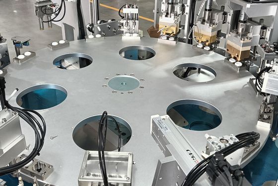 Хорошая цена. Автоматическая капка Desiccant с ежедневными потребностями Assembly Machine для фармацевтической и медицинской помощи онлайн