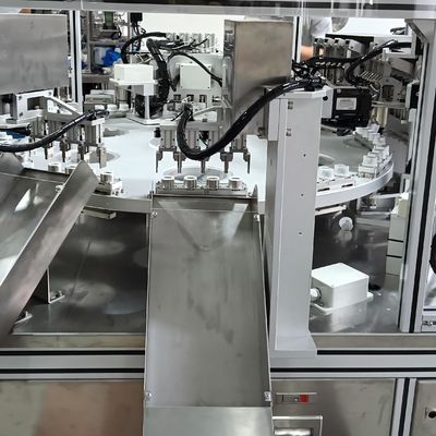 Автоматизированная машина для сборки инфузионной пленки для ламинирования крышек