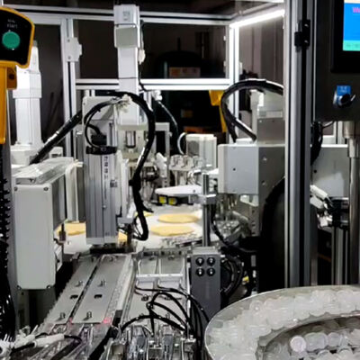 Автоматическая машина для сборки крышек с КРК с 99% квалифицированных продуктов, управлением ПЛК и скоростью 1500-8500 шт/ч для крышек с осушителем